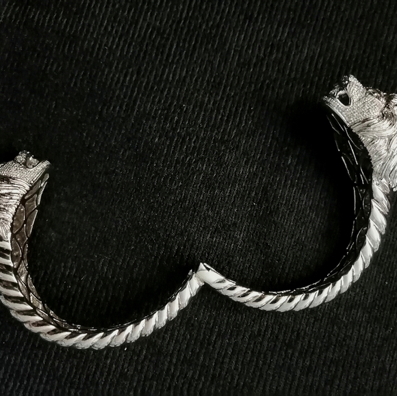 Macy’s Fine Jewelry 925 Silver Cuff Bracelet Hinged Heavy Lion Heads 70 grams - Picture 6 of 8